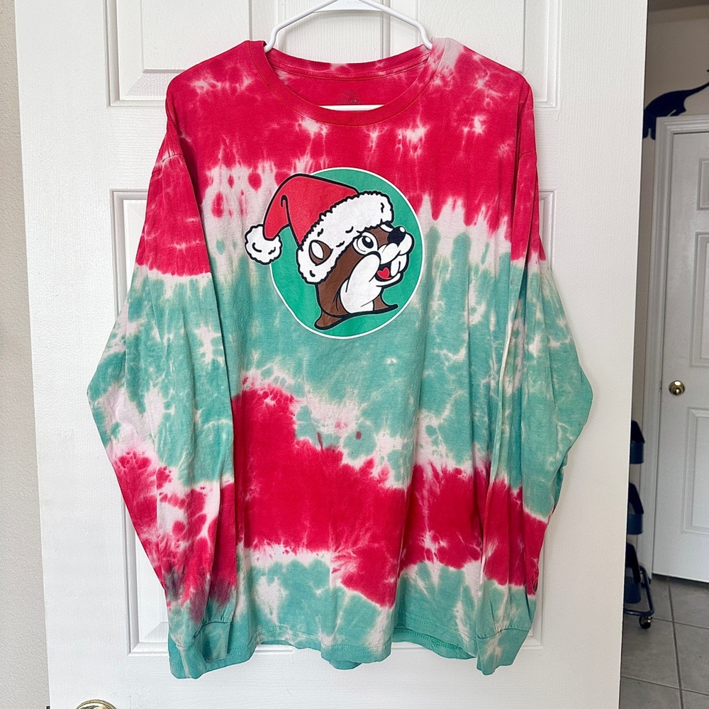 Buc-ee’s Holiday Tie-Dye Long Sleeve Shirt